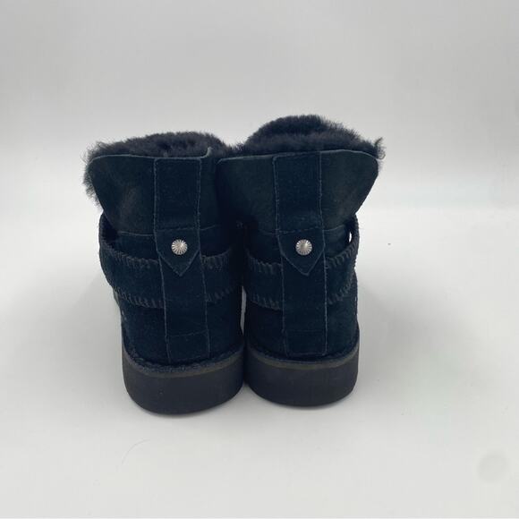 UGG Women's Mckay Winter Boot black short sheepskin almost new size 10.5 - Picture 7 of 11